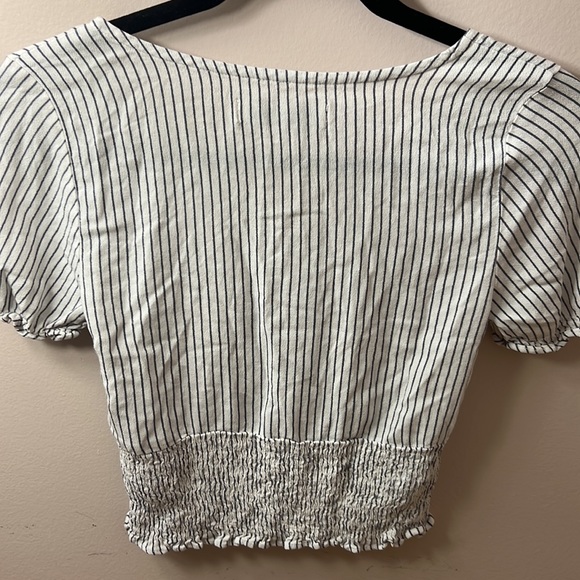 Classy Abercrombie & Fitch Top - Picture 5 of 5